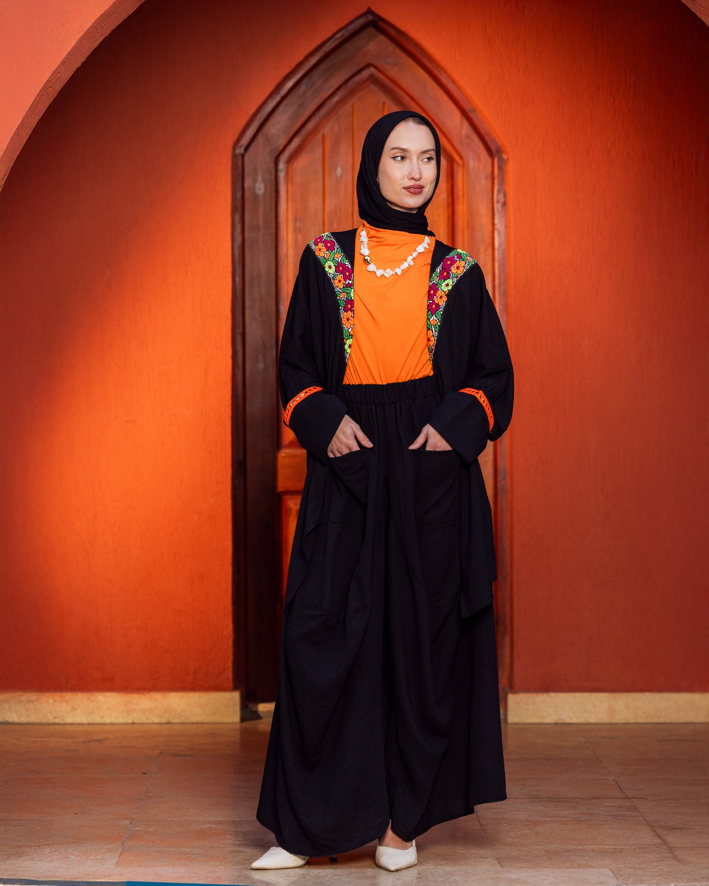 EMBROIDERED LINEN SET BLACK