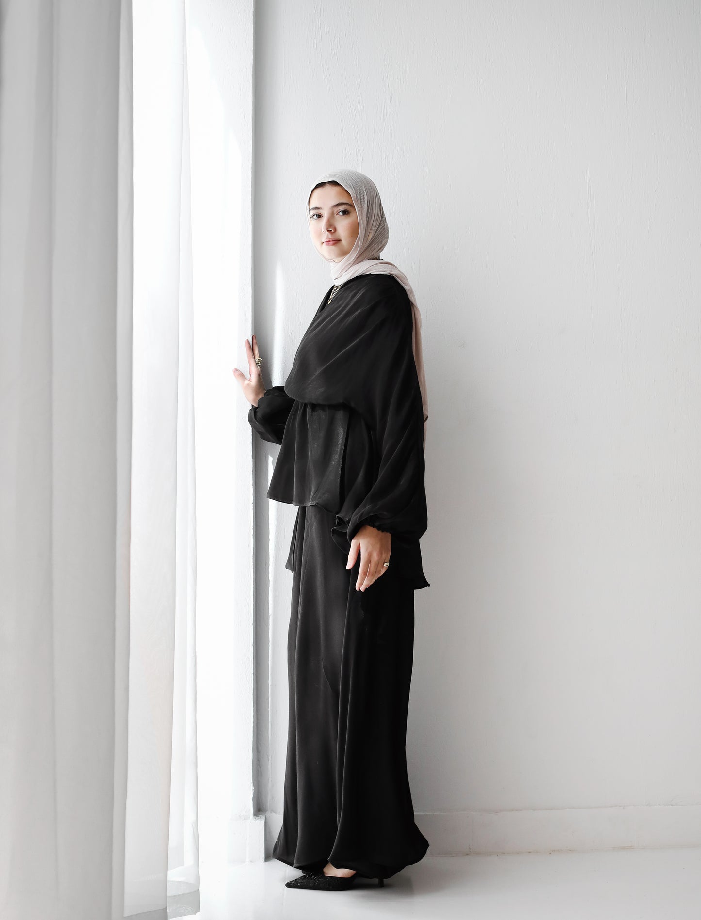 SATIN BLOUSE-BLACK