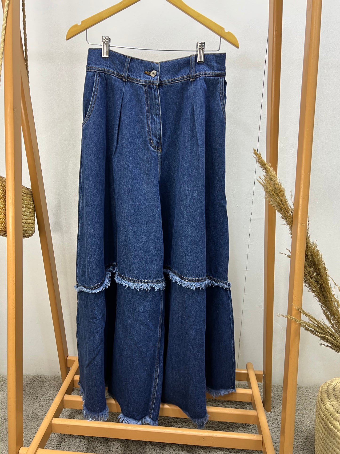 KNEE-EFFECT DENIM PANTS IN LIGHT BLUE