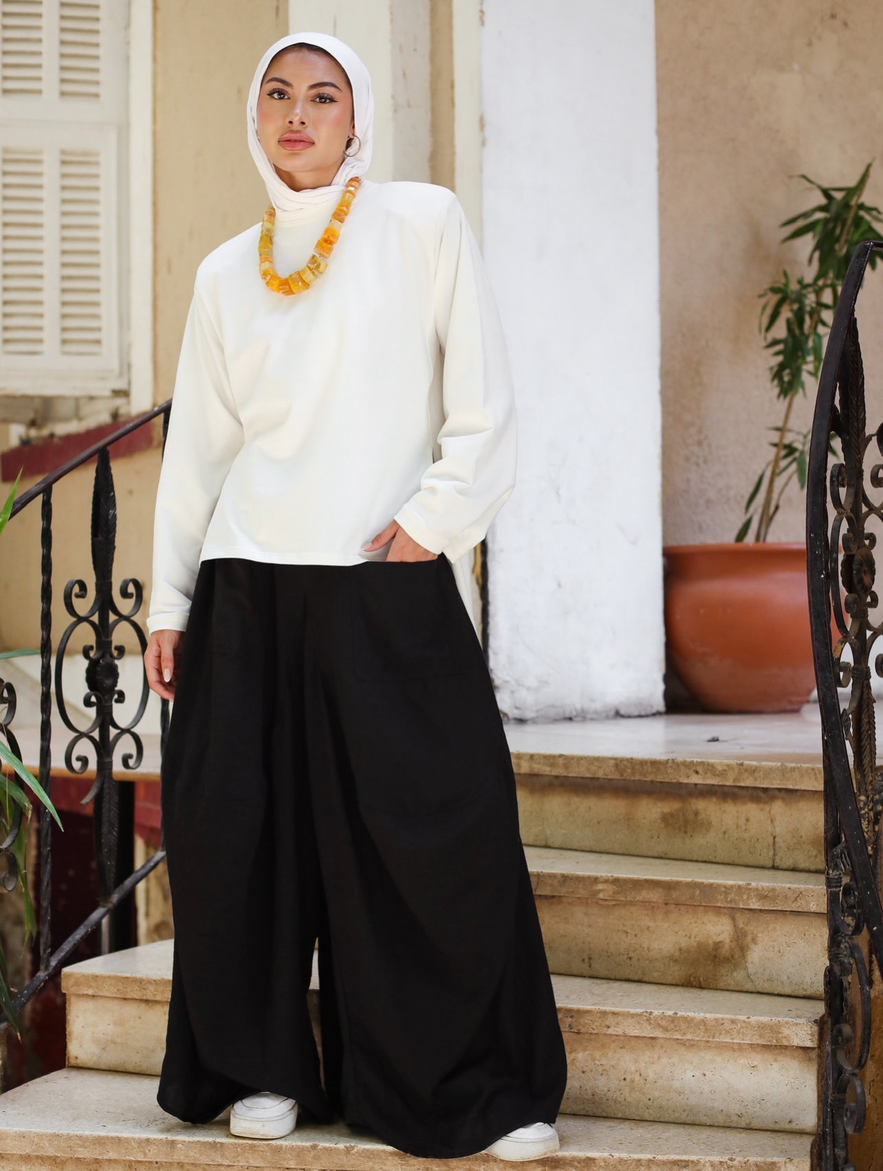 BASIC OFF WHITE SHIRT WITH SHOULDER PADS