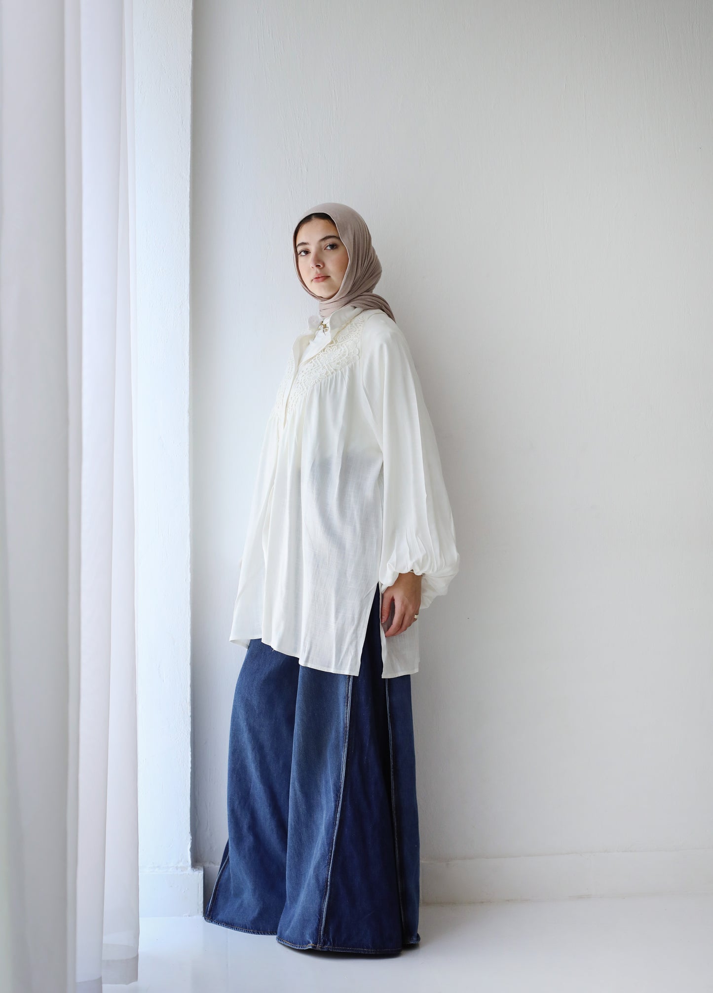 EMBROIDERED LINEN BLOUSE-OFFWHITE