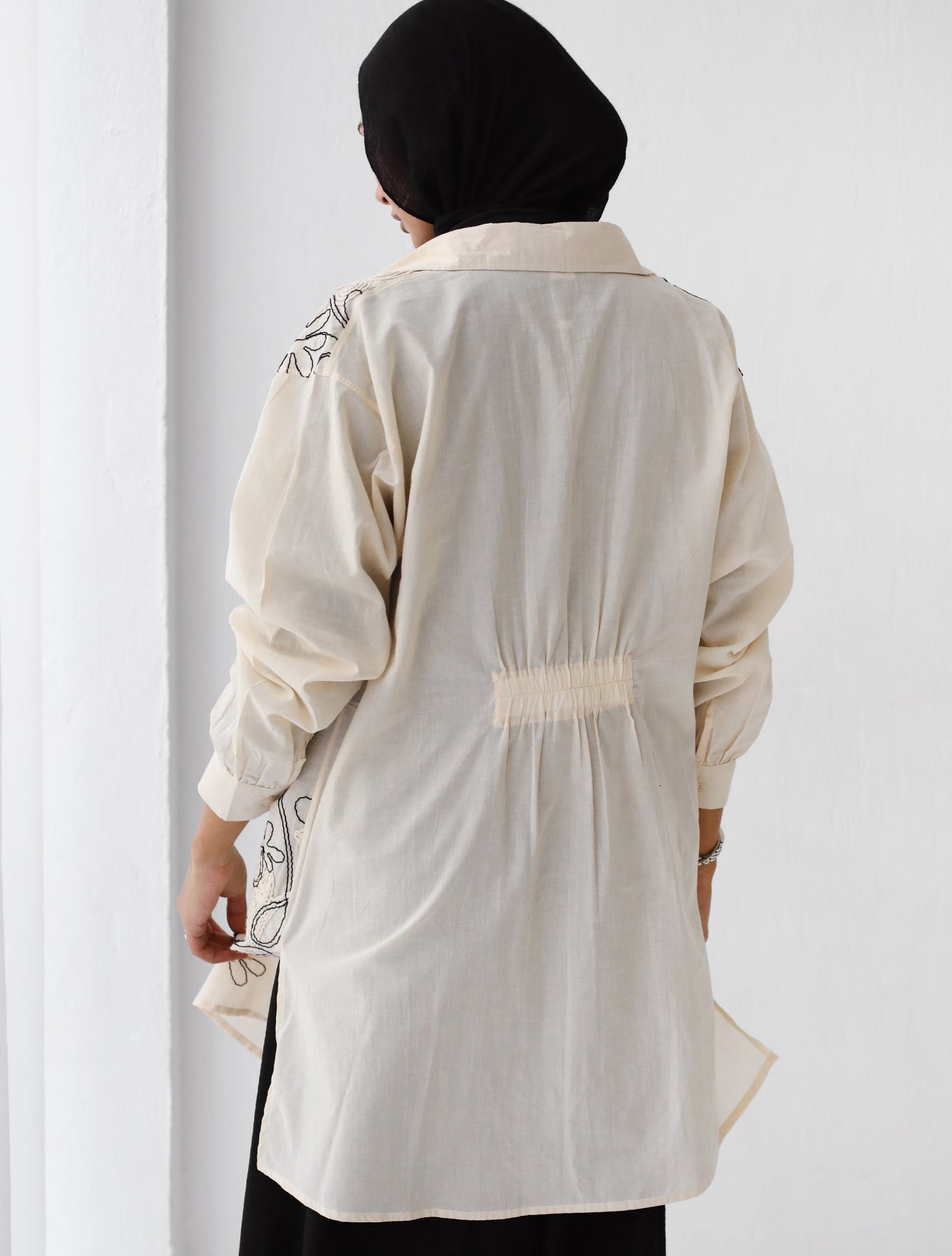 LONG EMBROIDERED LINEN BLOUSE-BEIGE