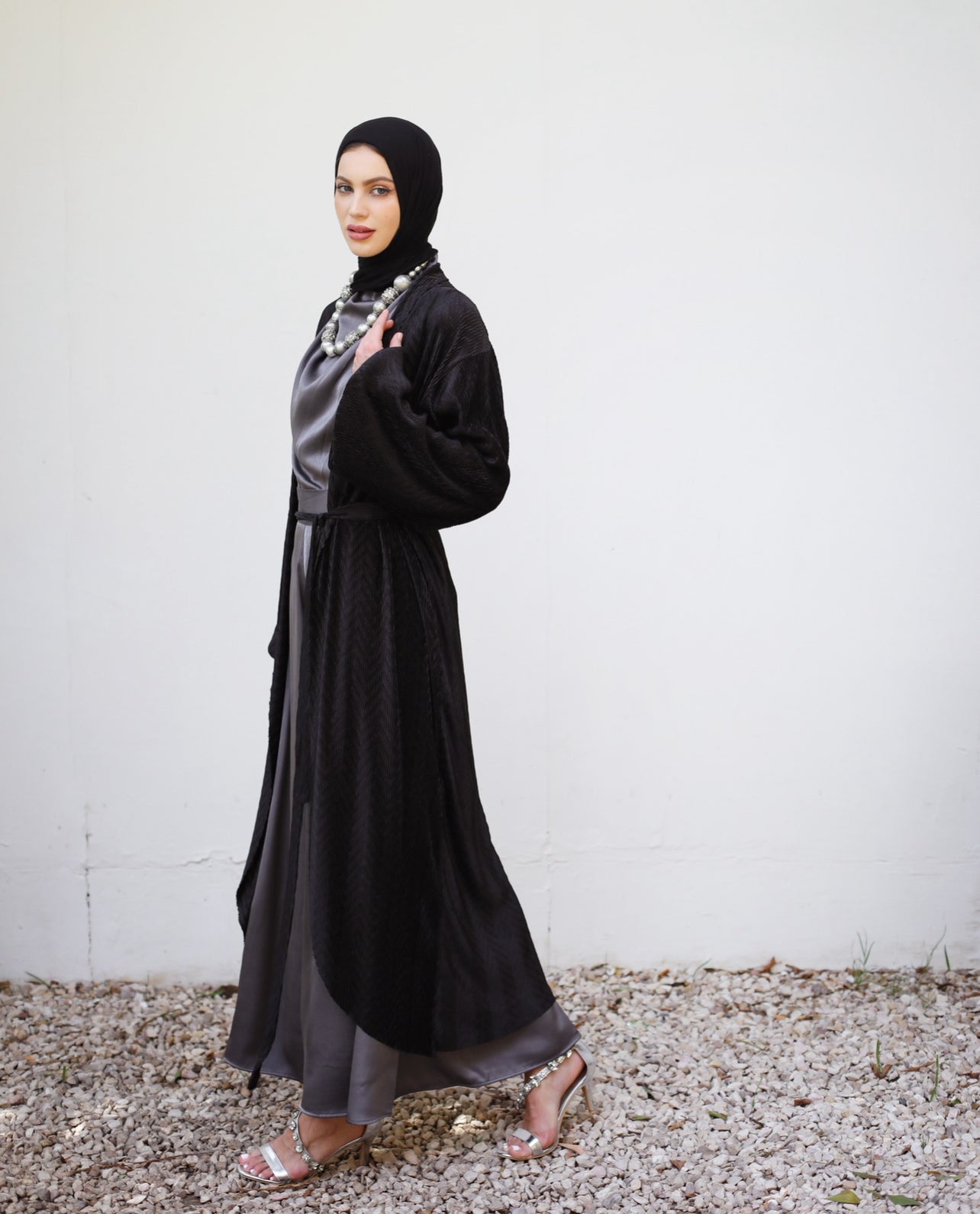 PELESSE SATIN KIMONO-BLACK