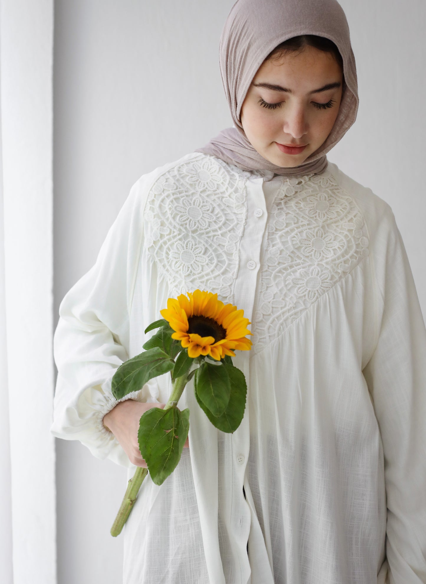 EMBROIDERED LINEN BLOUSE-OFFWHITE