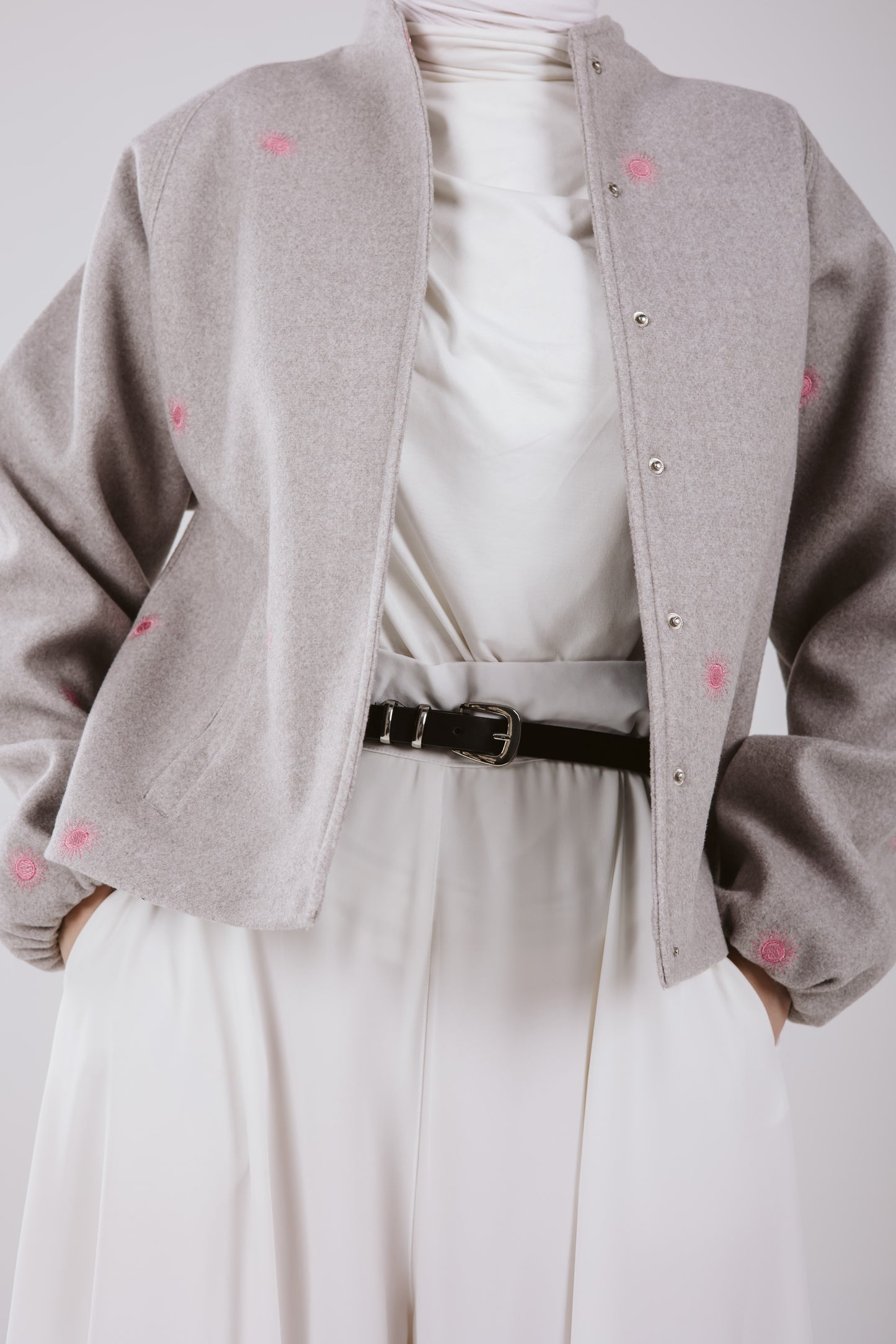 CROPPED EMBROIDERED WOOL JACKET IN GRAY