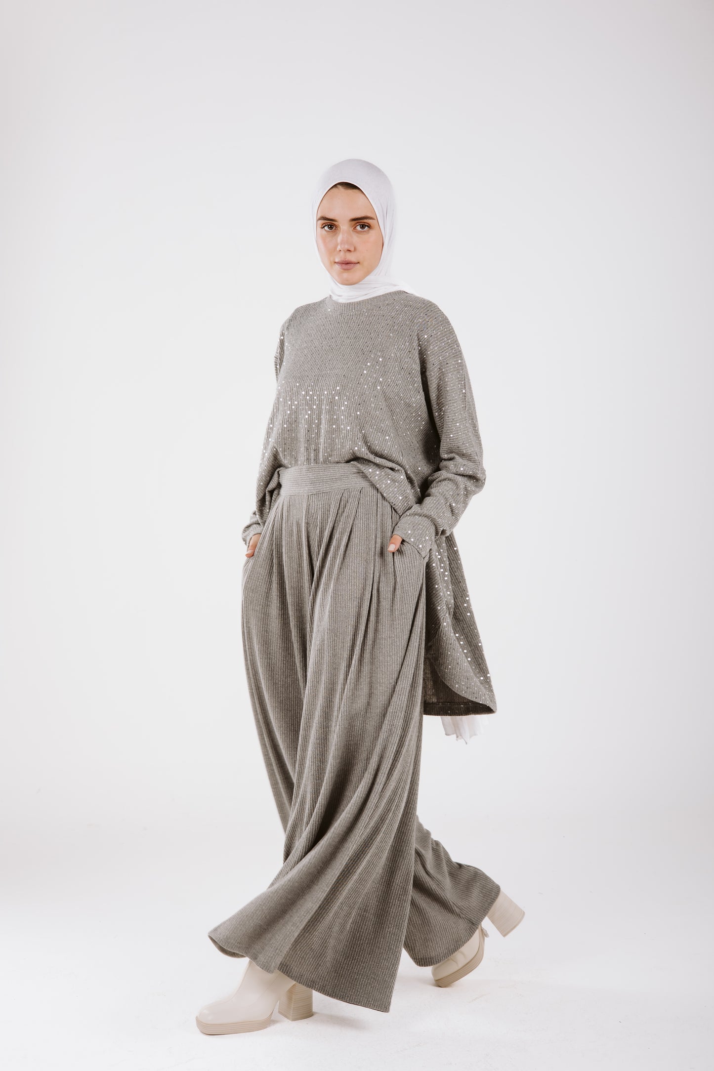 SEQUIN WIDE LEG PANTS IN GRAY