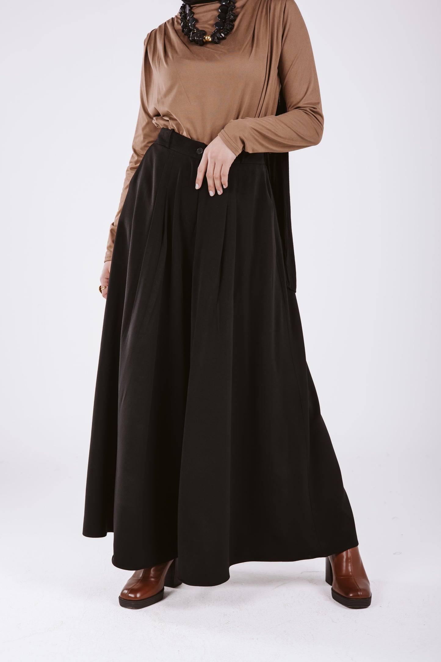 CLASSIC CREPE WIDE LEG PANTS IN BLACK