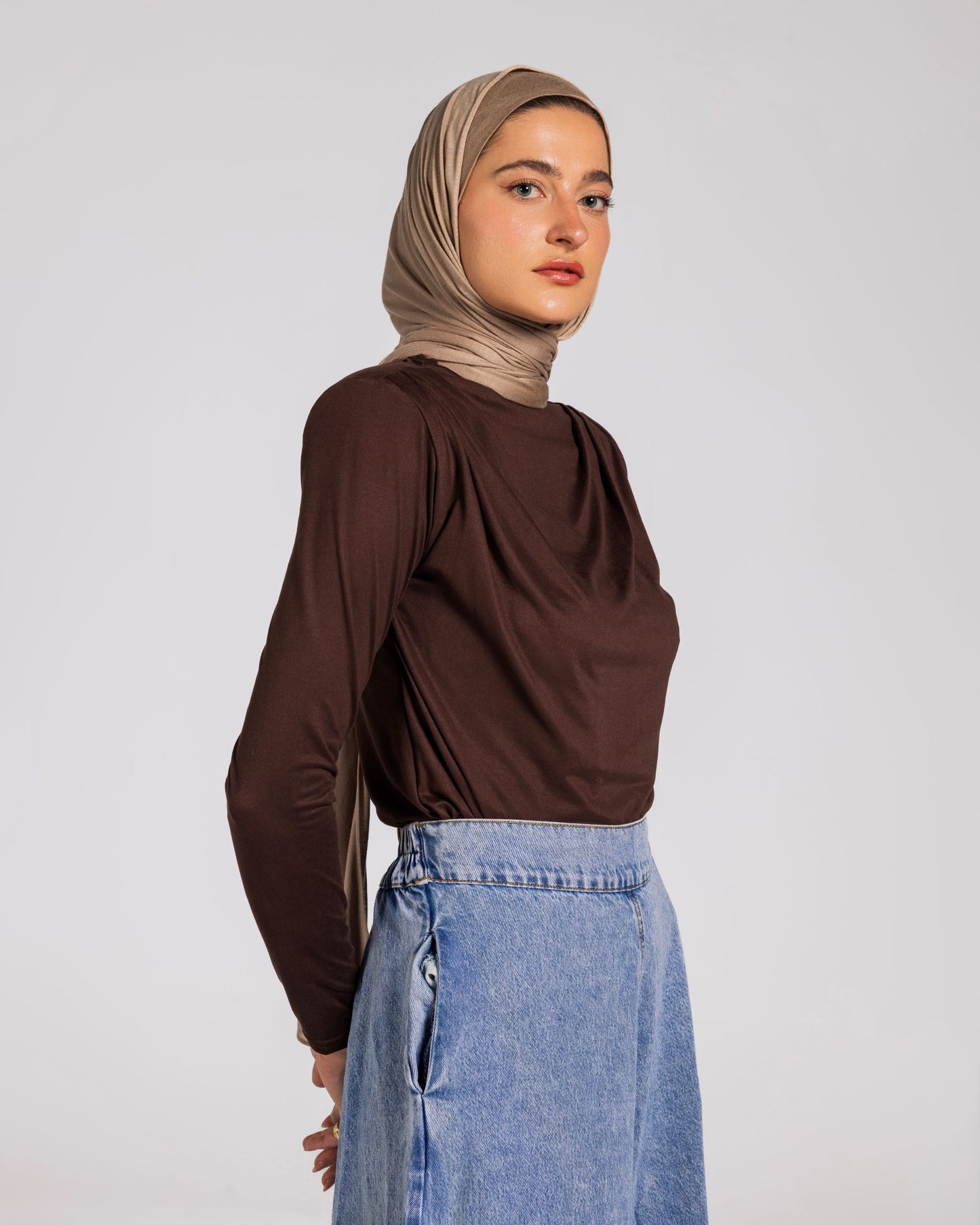 SHOULDER PADED DRAPED TOP - BROWN