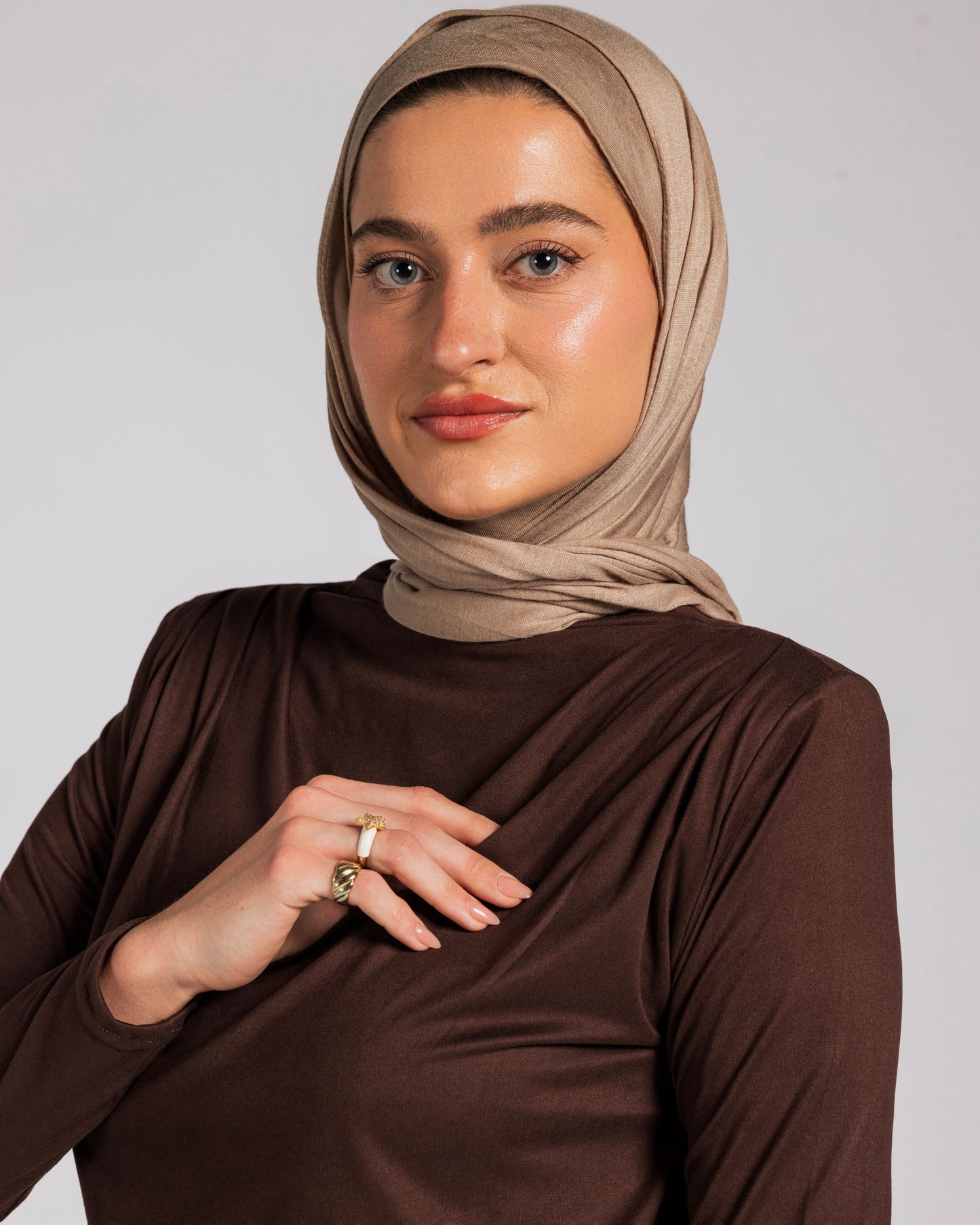SHOULDER PADED DRAPED TOP - BROWN