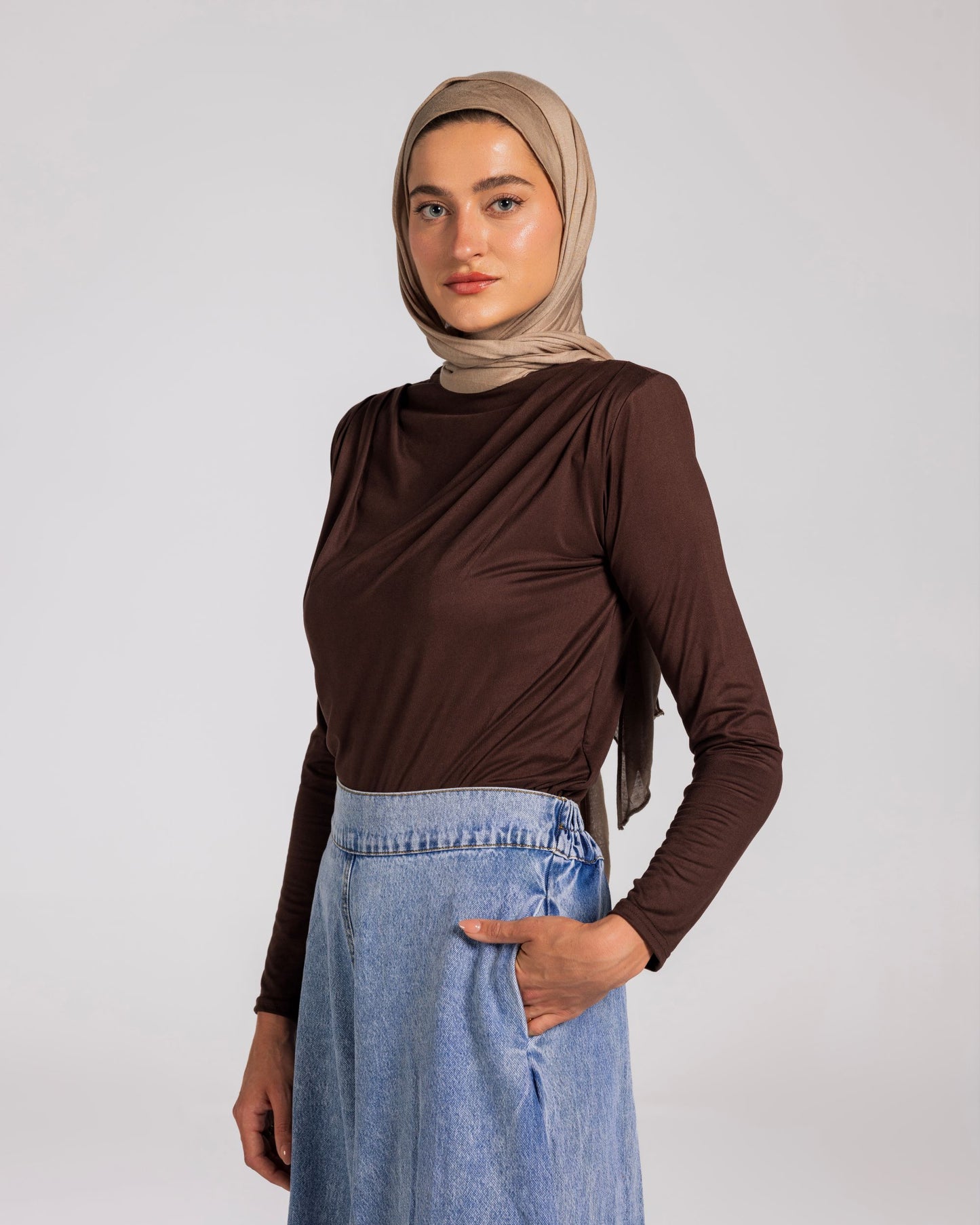 SHOULDER PADED DRAPED TOP - BROWN