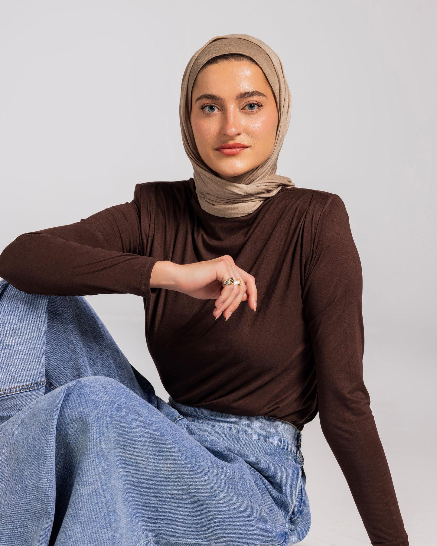 SHOULDER PADED DRAPED TOP - BROWN