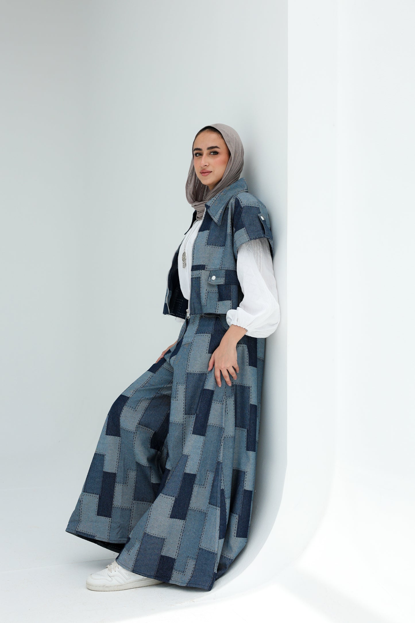 CROPEED SLEEVELESS PATCHWORK JACKET
