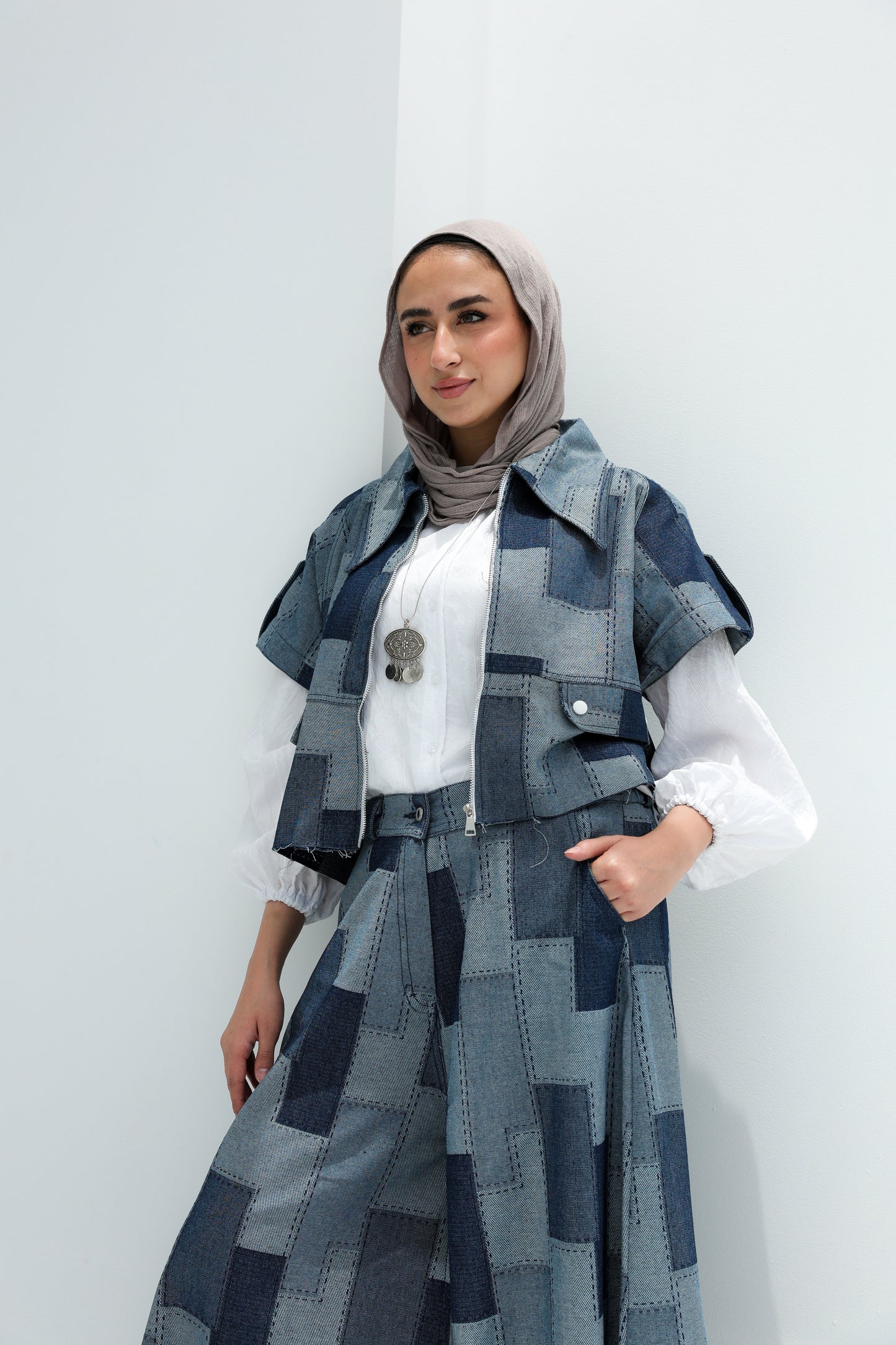 CROPEED SLEEVELESS PATCHWORK JACKET