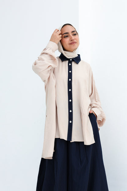 PLEATED CONTRAST SHIRT - BEIGE