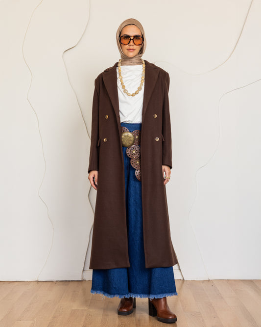 DOUBLE BREASTED LONG COAT WITH SHOULDER PADS.