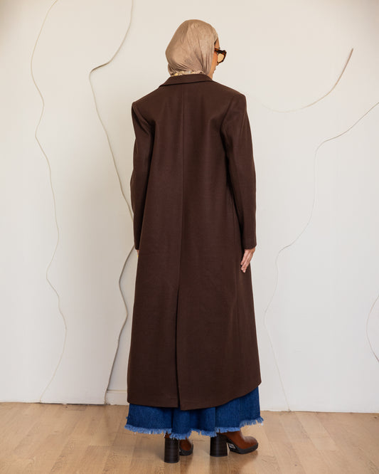 DOUBLE BREASTED LONG COAT WITH SHOULDER PADS.