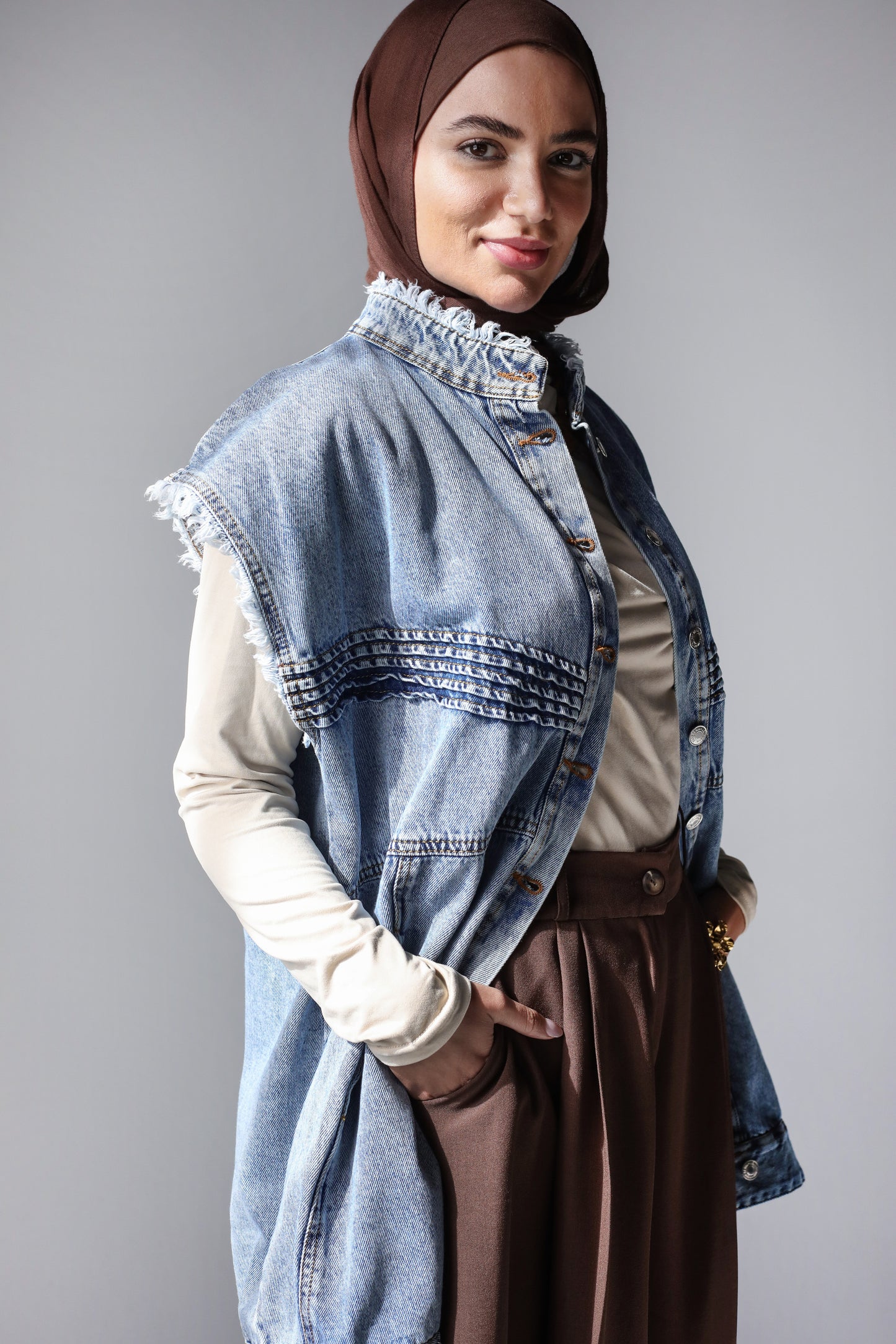 SLEEVELESS DENIM JACKET-LIGHT BLUE
