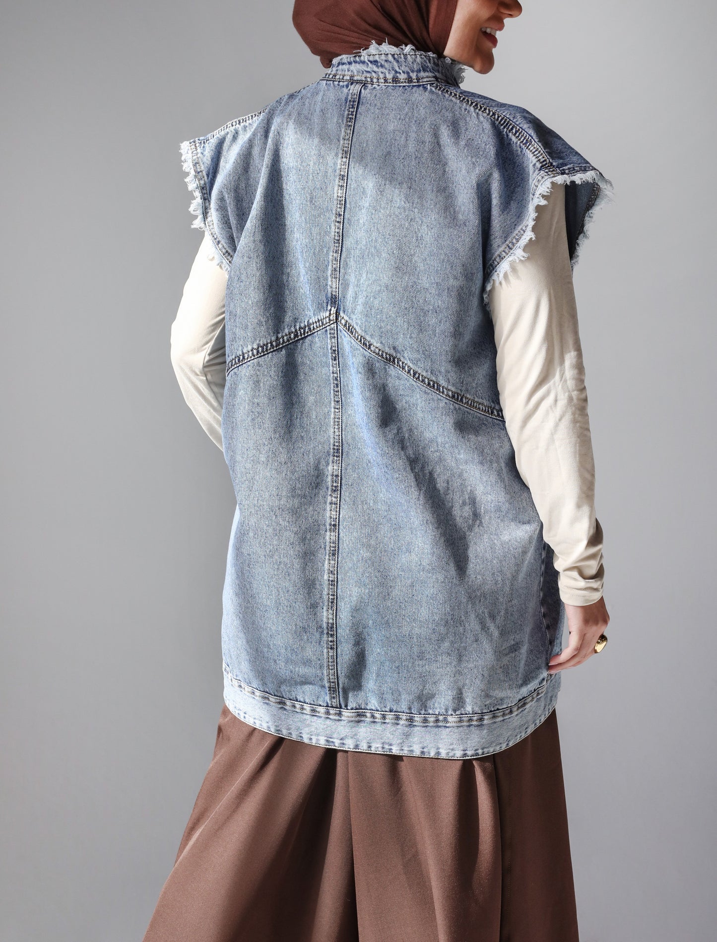 SLEEVELESS DENIM JACKET-LIGHT BLUE