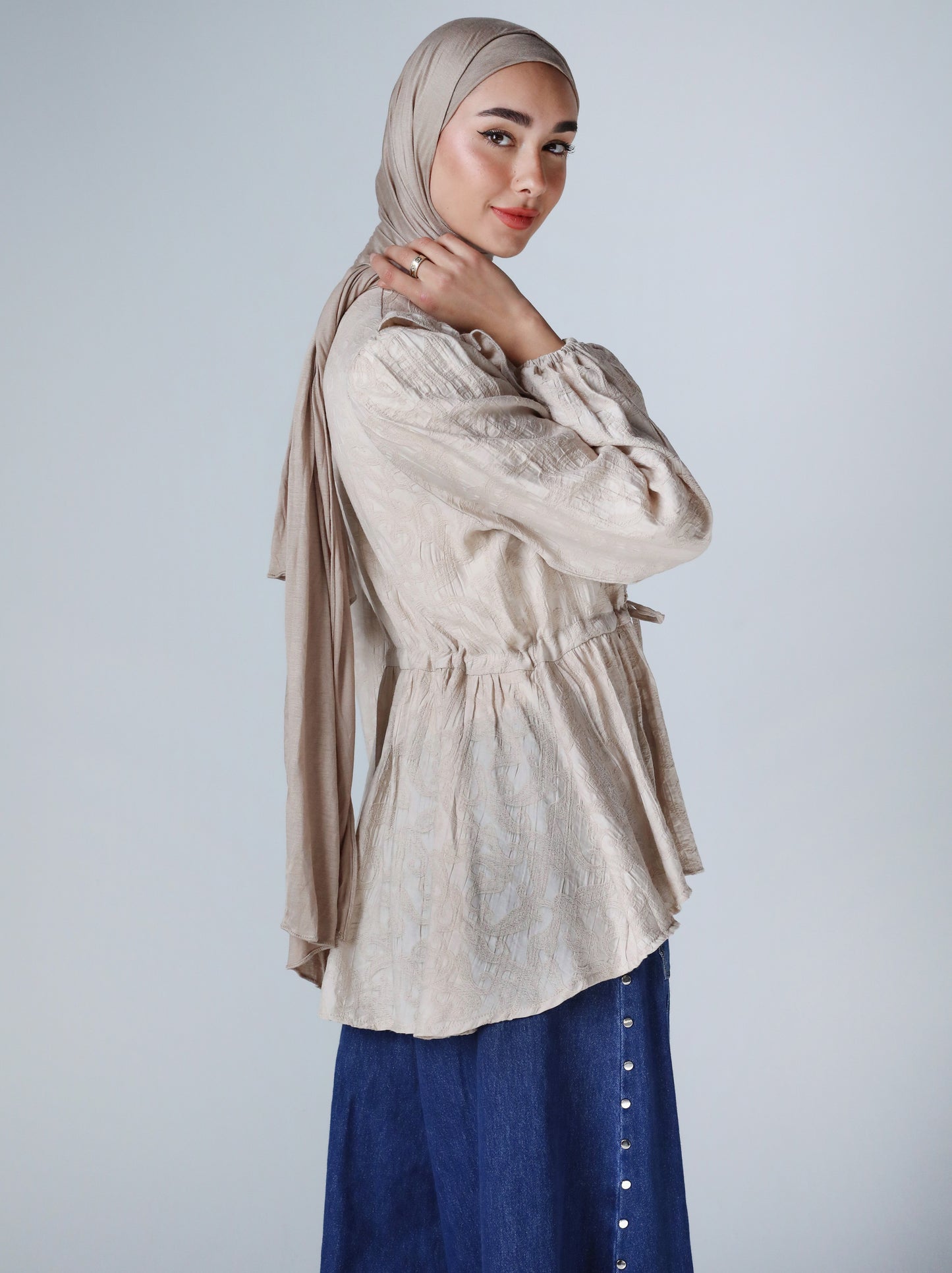 RUFFLE BLOUSE - BEIGE