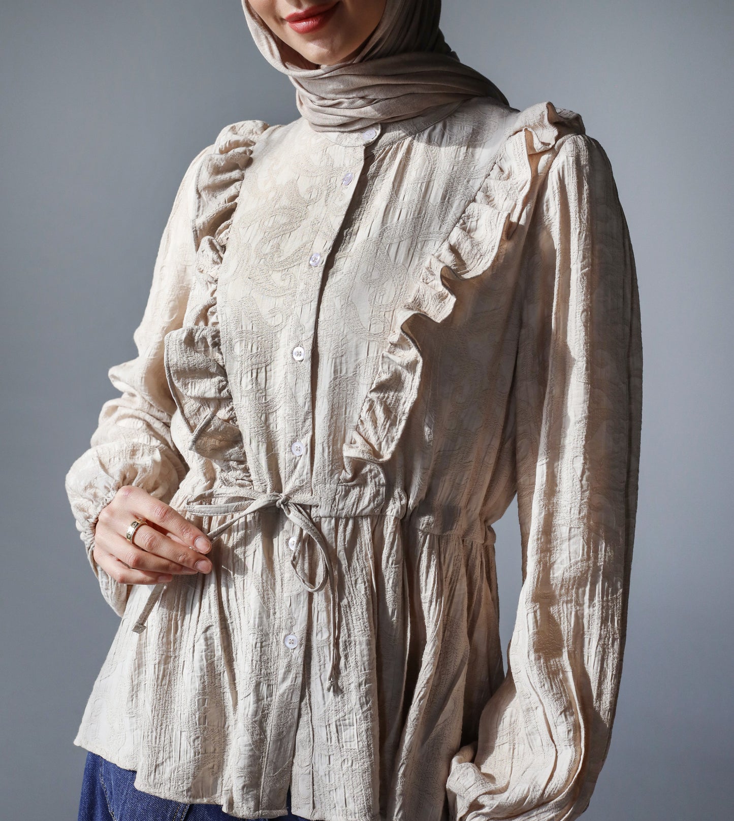 RUFFLE BLOUSE - BEIGE