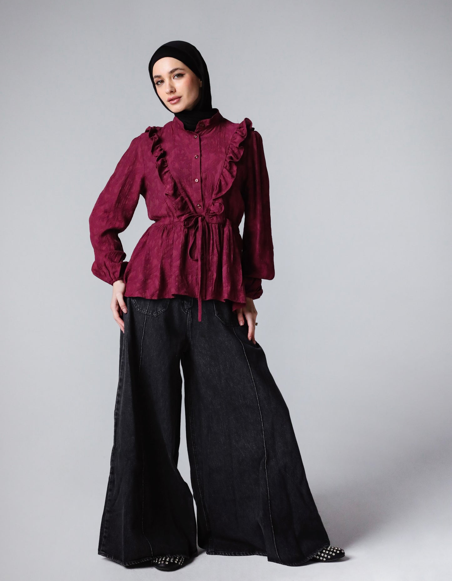 RUFFLE HIGH LOW BLOUSE - BURGANDY