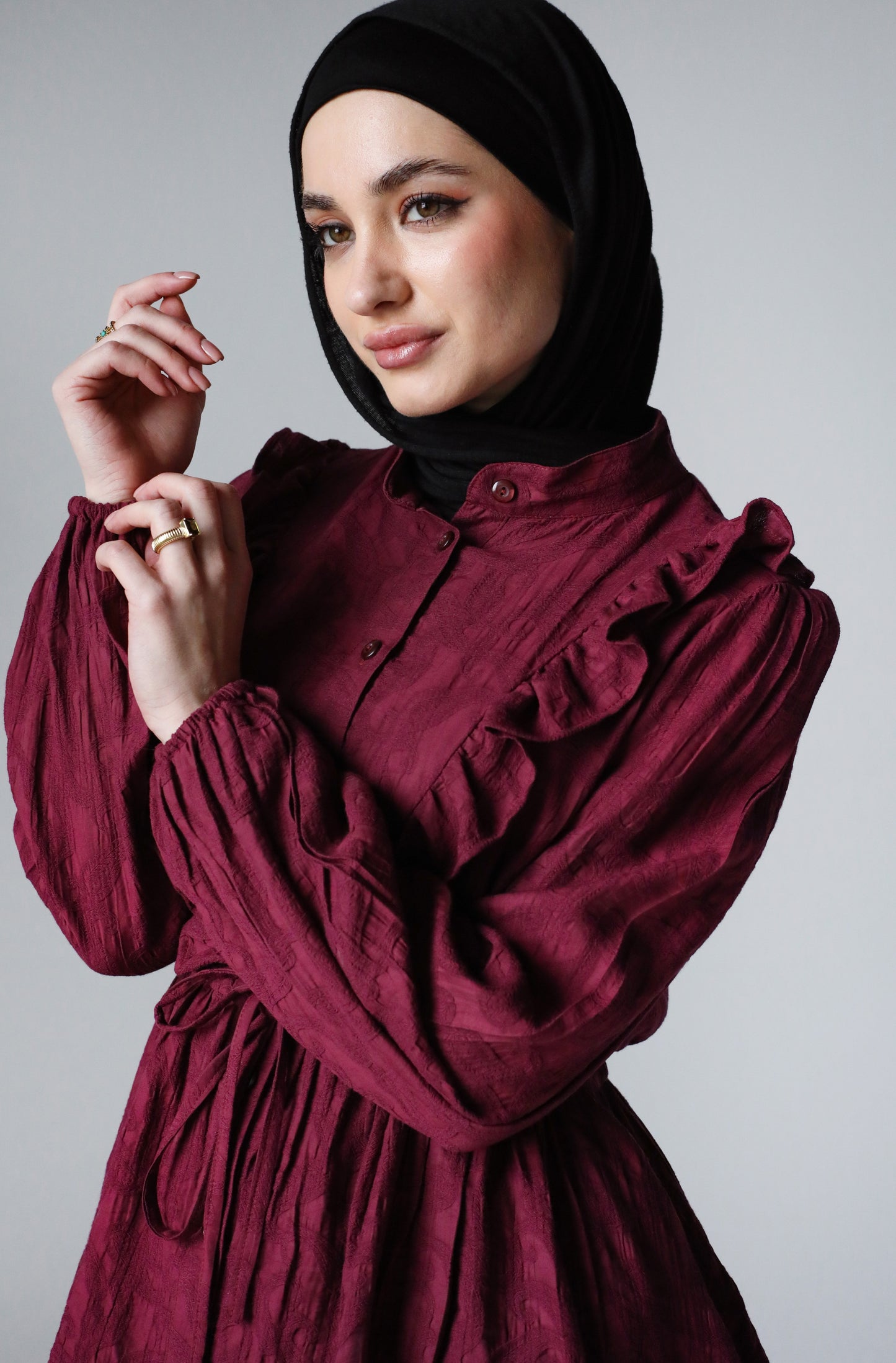 RUFFLE HIGH LOW BLOUSE - BURGANDY