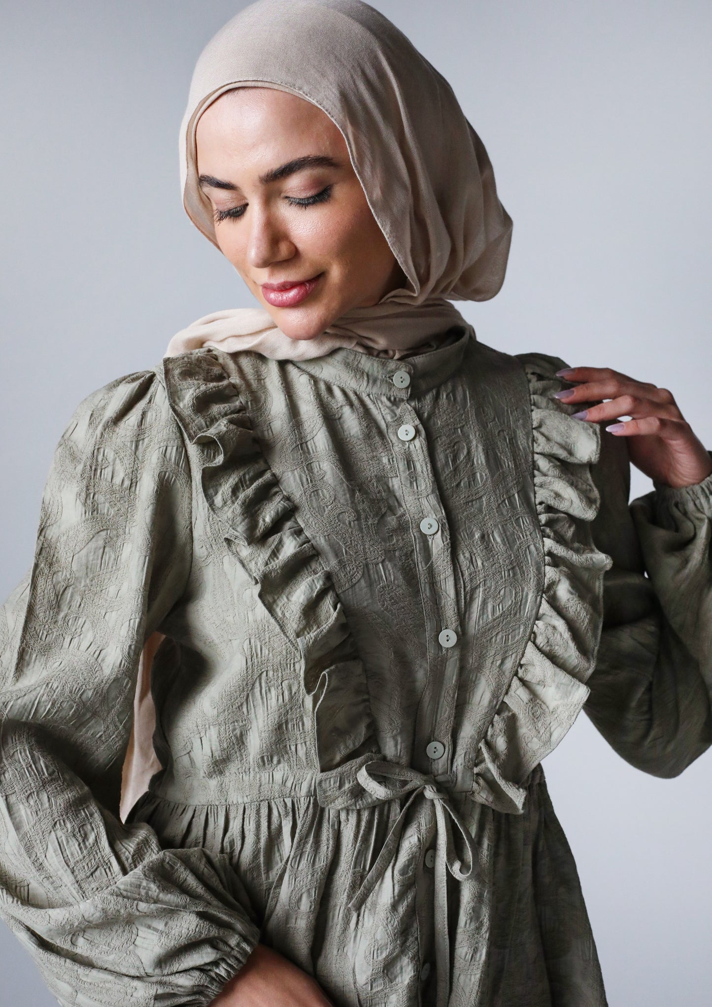 RUFFLE HIGH LOW BLOUSE - OLIVE