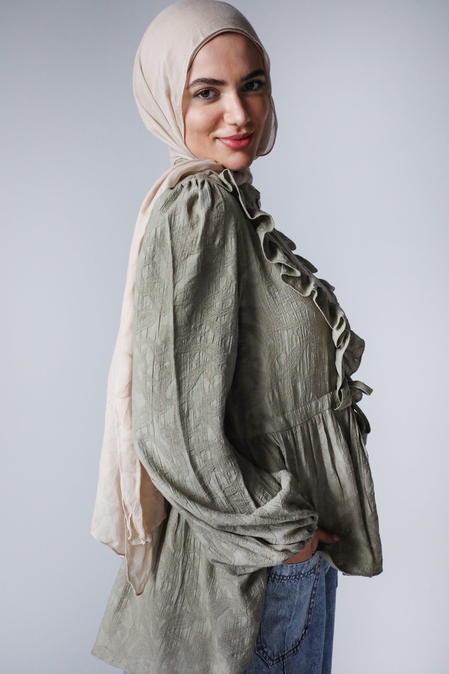 RUFFLE HIGH LOW BLOUSE - OLIVE