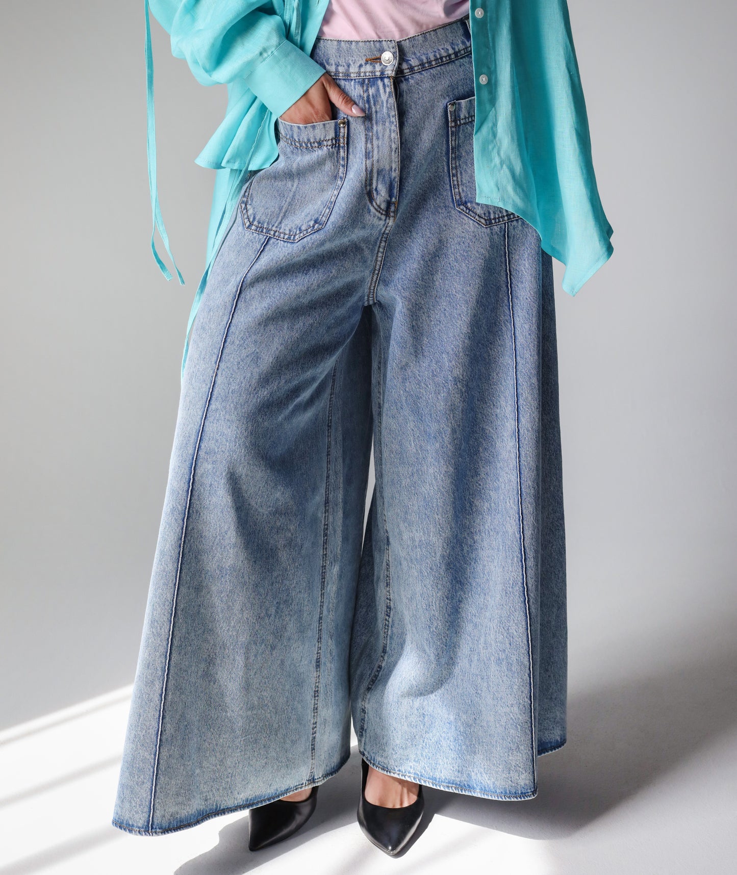STUDDED LOOSE FIT DENIM PANTS - LIGHT BLUE
