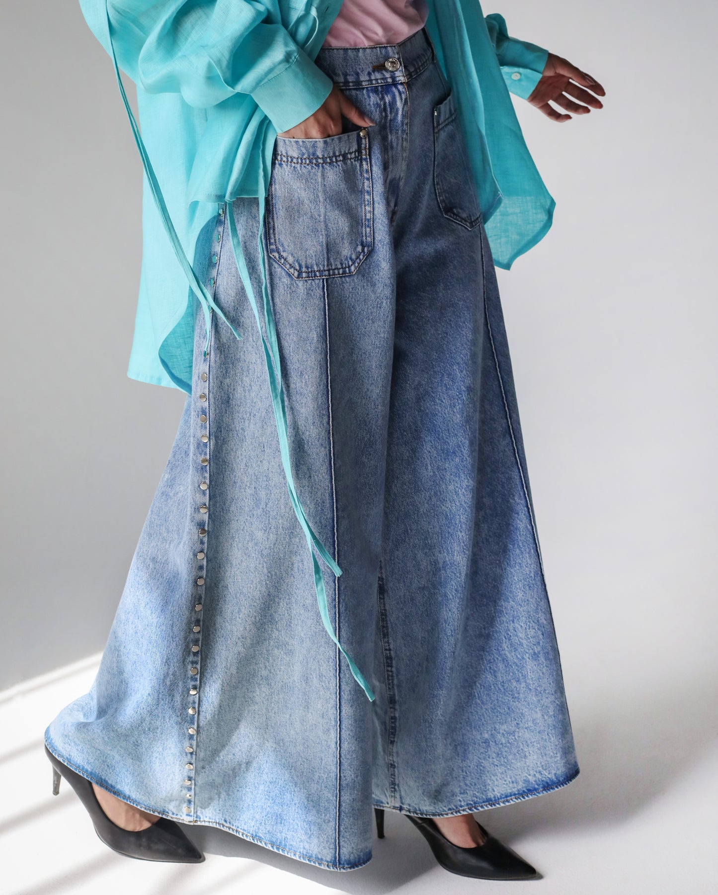 STUDDED LOOSE FIT DENIM PANTS - LIGHT BLUE