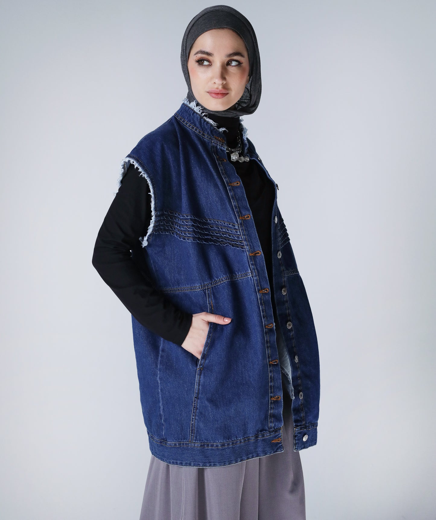 SLEEVELESS DENIM JACKET-DARK BLUE