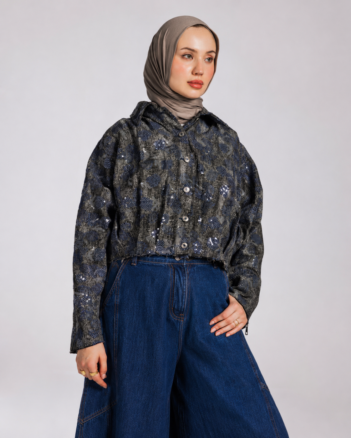CROPPED EMBROIDERED DENIM JACKET
