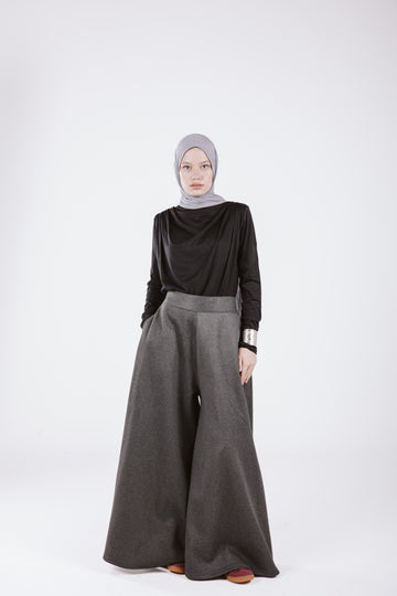 MELTON WIDE LEG PANTS IN DARK GRAY.